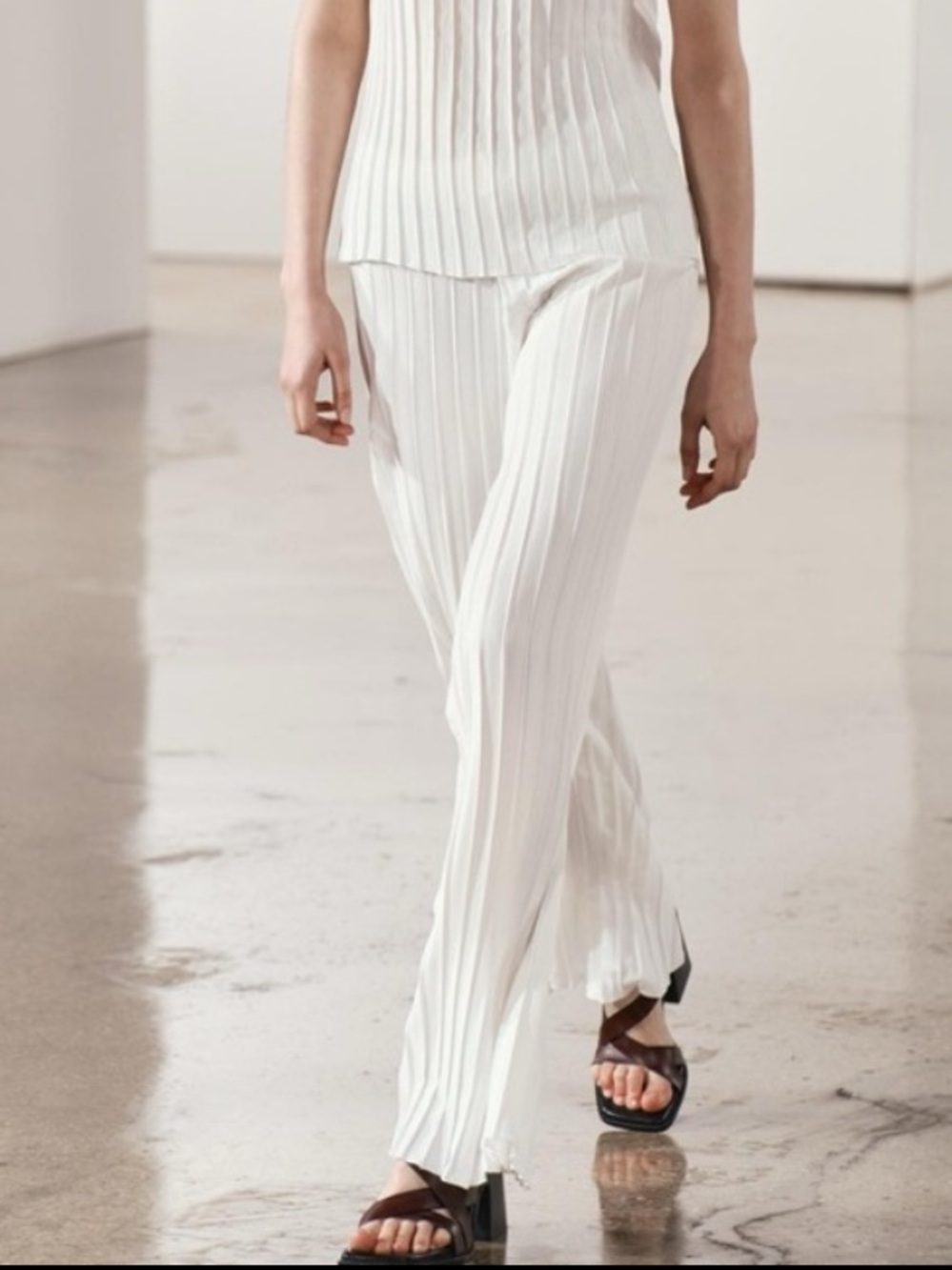 Zara, white, Pleated Pants, Size M